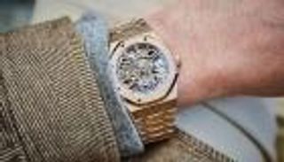 أقل من 4000 يورو.. ساعة تجسد الفخامة الفرنسية الخالصة