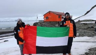 الإمارات في قلب القطبين