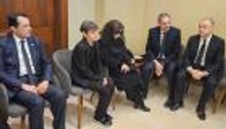 فيروز تودع نجلها هلي الرحباني في جنازة مؤثرة بحضور العائلة والمقربين (صور)