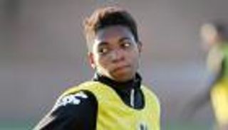 في أيامه الأخيرة.. لاعب تشيلسي السابق يكشف عن كفاحه ضد مرض خطير