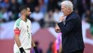 بطريقة غير مباشرة.. محرز ينتقد خطة مدرب الجزائر