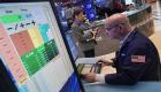 معركة كبرى في واشنطن تهز وول ستريت.. ترامب في صدام مع &laquo;الفيدرالي&raquo;