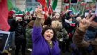 شاحنة تدهس محتجين رافضين للنظام الإيراني في لوس أنجلوس 