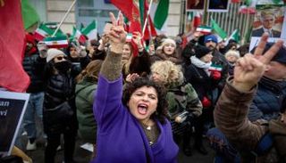 احتجاجات في باريس ضد الحكومة الإيرانية