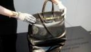 بيعت بـ8.6 مليون يورو.. كيف أصبحت حقيبة بيركين الأغلى في العالم؟