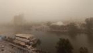 عاصفة ترابية تضرب القاهرة والجيزة.. وتحذيرات للمواطنين