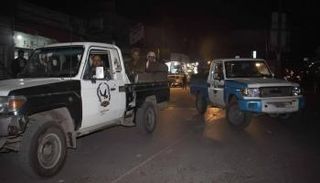 دوريات للإخوان في أحد شوارع تعز - أرشيفية