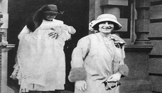 الملكة الأم بعد ولادة إليزابيث الثانية