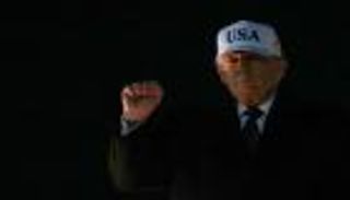 مسار مزدوج.. ترامب يدرس التفاوض مع إيران ويده على الزناد