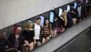 بسبب الخوف من التحرش.. &laquo;يوم بلا سراويل&raquo; في مترو لندن يواجه مطالب بالإلغاء 