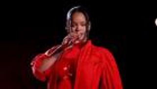 بعد ٤ أشهر على ولادة طفلها الثالث.. ريهانا تفكر في إنجاب الرابع