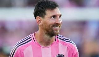 ليونيل ميسي قائد إنتر ميامي الأمريكي