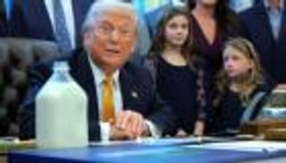 زجاجة حليب تسرق الأضواء من إيران في البيت الأبيض