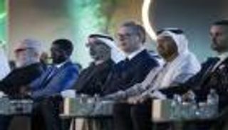 خالد بن محمد بن زايد يشهد جلسات حوارية رائدة خلال أسبوع أبوظبي للاستدامة 2026