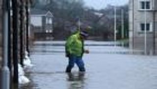 الطقس العنيف يربك بريطانيا وتحذيرات واسعة من السيول والرياح