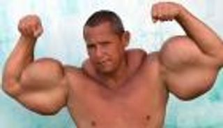 وفاة &laquo;باباي البرازيلي&raquo;.. نهاية صادمة لأسطورة تضخيم العضلات بحقن السينثول