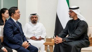  ولي عهد أبوظبي يلتقي الرئيس التنفيذي لشركة «BYD»