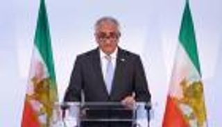 دعا لاستهداف الحرس الثوري.. نجل الشاه يتوقع سقوط النظام الإيراني