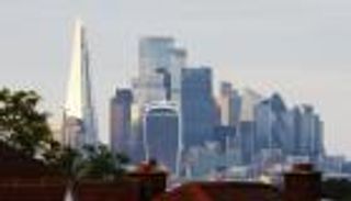 الاقتصاد البريطاني يفاجئ الأسواق بنمو قوي رغم ضبابية الميزانية