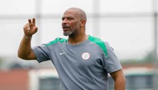 إريك شيل مدرب المنتخب النيجيري