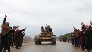 دبابة للجيش السوري تتقدم في مناطق كانت تحت سيطرة قوات سوريا الديمقراطية