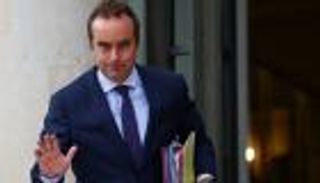 ميزانية 2026 في فرنسا.. لوكورنو يقدم تنازلات جديدة للاشتراكيين 