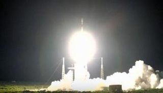 لحظة إطلاق قمر صناعي - أرشيفية