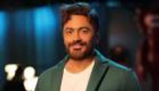 تامر حسني يطمئن جمهوره على حالته الصحية ويوجّه رسالة دعم لشيرين