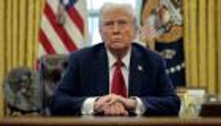 احتجاجات الهجرة تشعل مينيسوتا.. ترامب يستعد لنشر الجيش