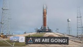 صاروخ "أرتميس 2" يتحرك إلى منصة الإطلاق