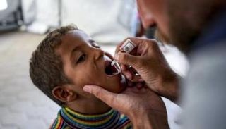 تطعيم أطفال غزة