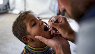 تطعيم أطفال غزة