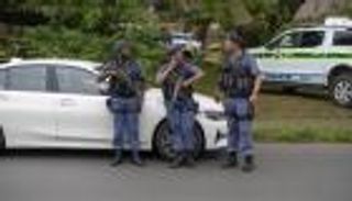 مقتل 7 أشخاص وإصابة 3 في هجوم مسلح قرب كيب تاون بجنوب إفريقيا