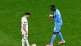 هل اتفق دياز وميندي على إضاعة ركلة الجزاء؟.. رد حاسم