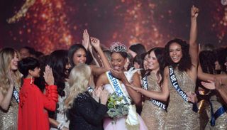 أنجيليك أنغارني-فيلوبون