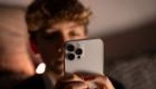 الموجة تتسع.. من الدولة التالية في حظر وسائل التواصل على المراهقين؟