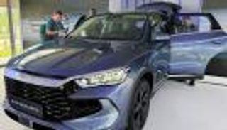 انفراجة في العلاقات.. كندا والصين تخفضان رسوم السيارات الكهربائية