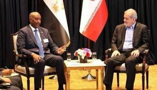 عبدالفتاح البرهان مع الرئيس الإيراني مسعود بزشكيان