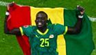 لماذا استخدم ظهير السنغال &laquo;اللهاية&raquo; في احتفال التتويج بأمم أفريقيا؟ (صور)