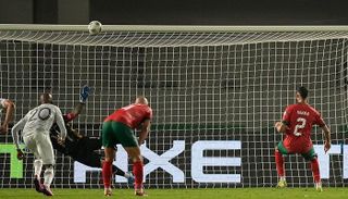 ركلة جزاء أشرف حكيمي