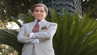 المصمّم الإيطالي فالنتينو غارافاني