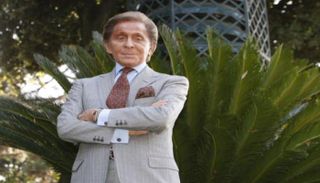 المصمّم الإيطالي فالنتينو غارافاني