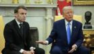 النبيذ مقابل مجلس السلام.. ترامب يهدد ماكرون برسوم 200%