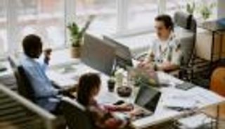 استطلاع يكشف الخوف رقم 1 للشباب.. الذكاء الاصطناعي يأخذ وظائفهم