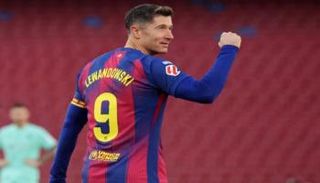 روبرت ليفاندوفسكي مهاجم برشلونة