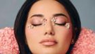 رحمة رياض تهدي جمهورها &laquo;سبع سعادات&raquo; (فيديو)