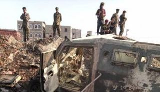 سيارة محترقة جراء الانفجار