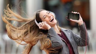 سماع الموسيقى