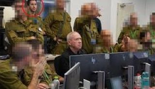 شموليفيتز خلال تواجده في اجتماع قيادات عسكرية