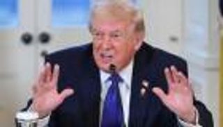 ترامب يخفف لهجته تجاه أوروبا وغرينلاند ويتراجع عن الرسوم الجمركية